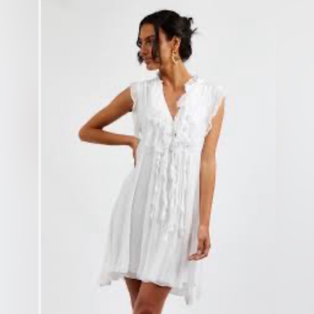 100% Silk Tempo Paris Elegant White Overlay Dress. Made in Italy.